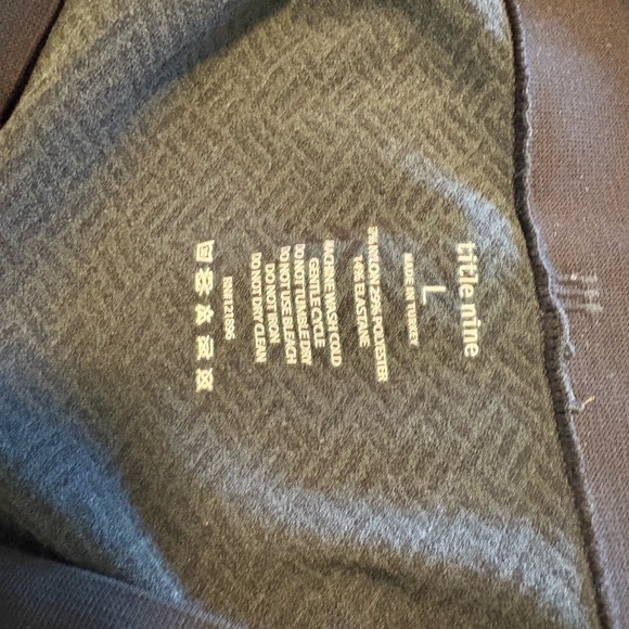 Women’s Title Nine Spark 2.0 Seamless Leggings Large Black Herringbone NWOT - Picture 3 of 5